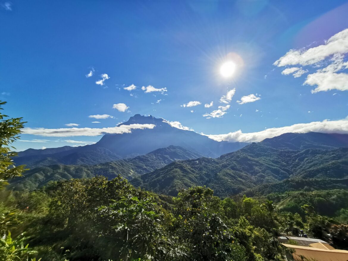 Forest and Mountain in Kota Kinabalu, Sabah, Malaysia. Taken by Borderless Traverler, on 2019/03/22.